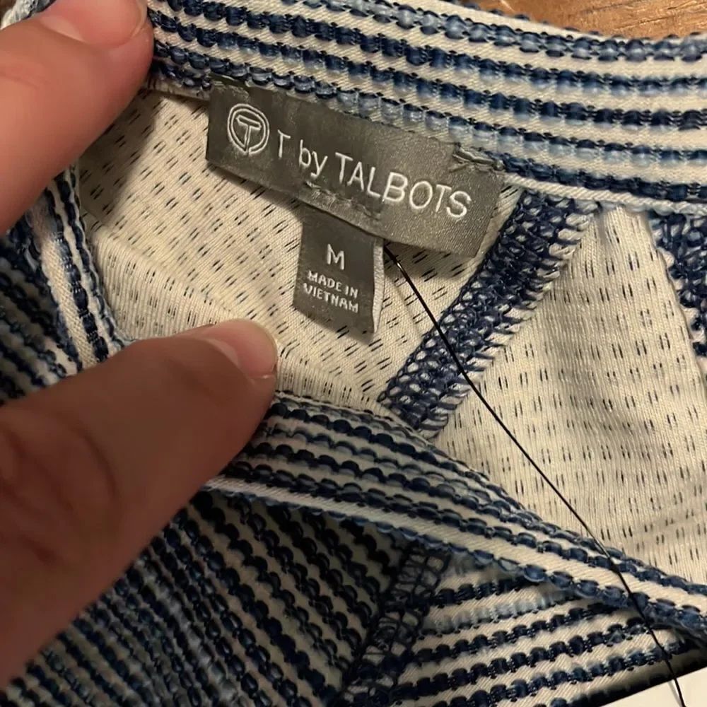 T by Talbots NET popover Size M - Picture 2 of 3